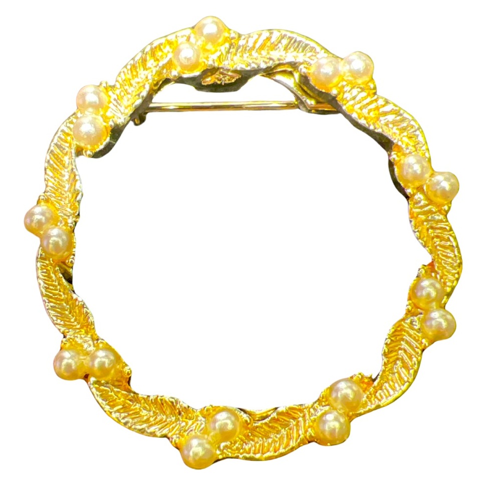 Gerry's ca 1960s Silvertone Wreath Brooch with Faux Pearl Accents